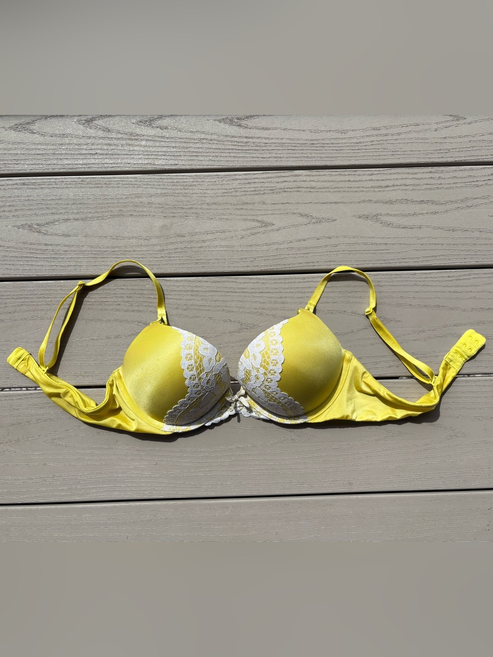 Yellow Victoria’s Secret Bombshell Plunge satin push up bra w/ lace Size 36A